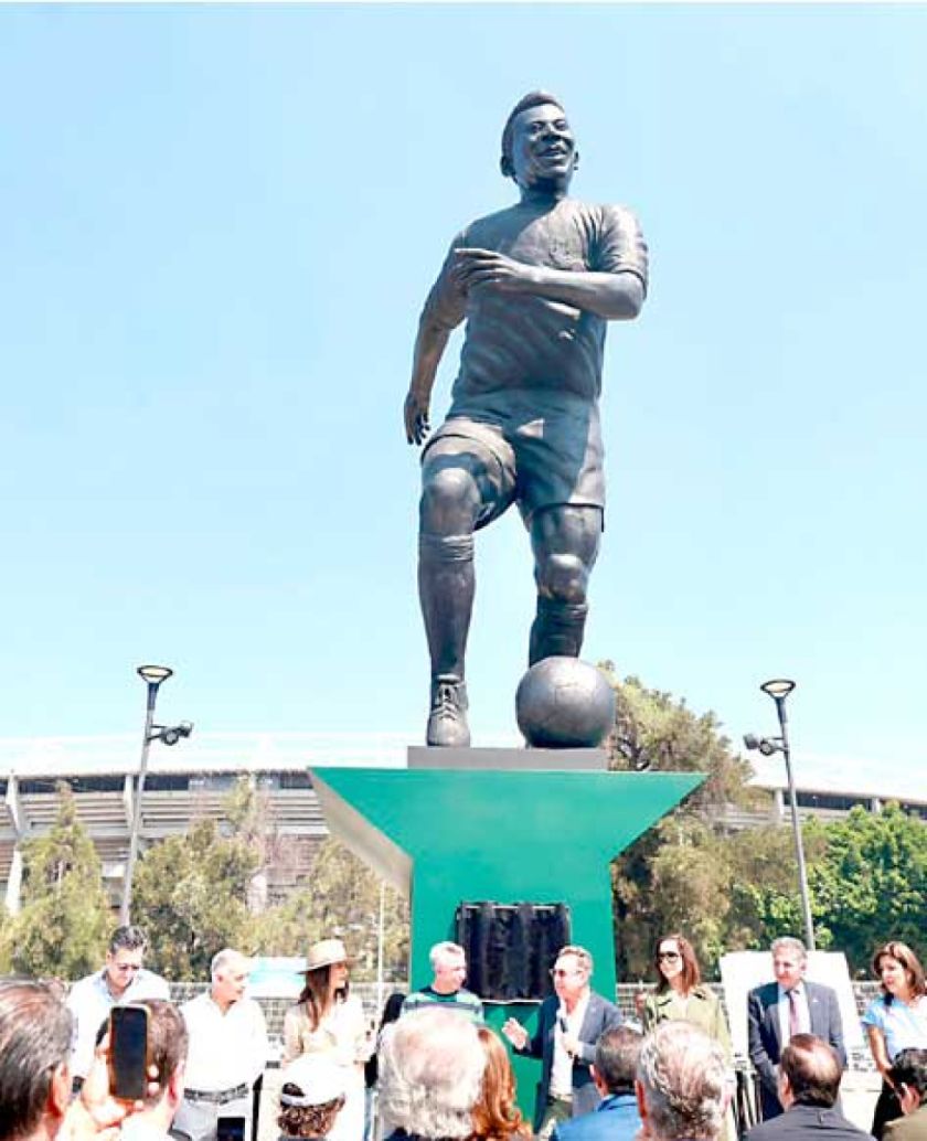 Escultura de Pelé  fue inaugurada  en Guadalajara