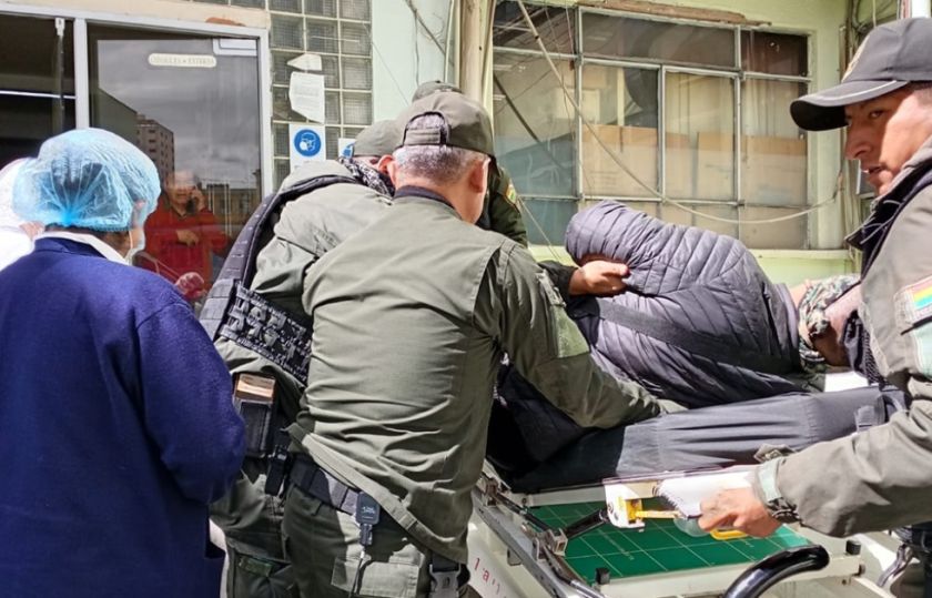 Policía Boliviana rescató a un efectivo retenido por bloqueadores en El Alto