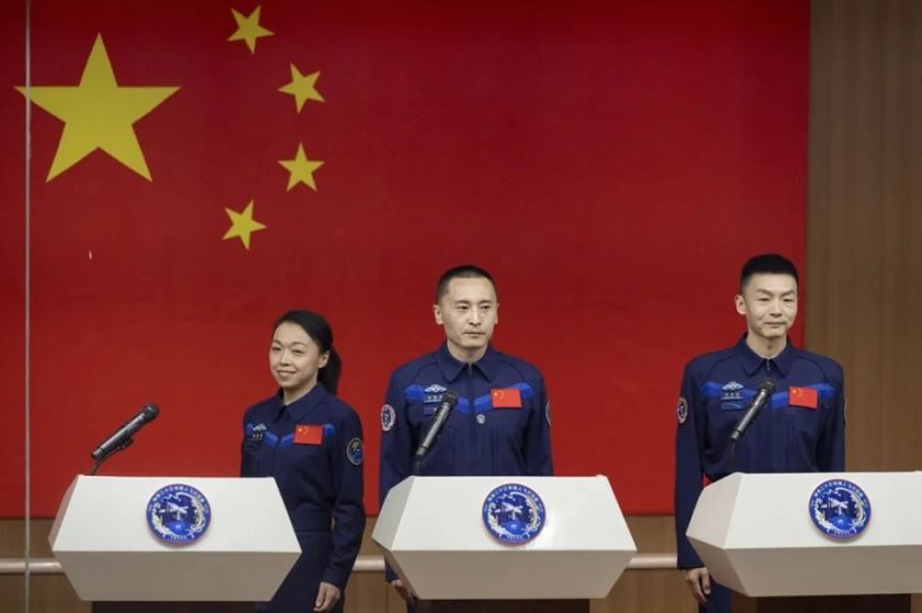 China presenta la misión espacial tripulada Shenzhou-23