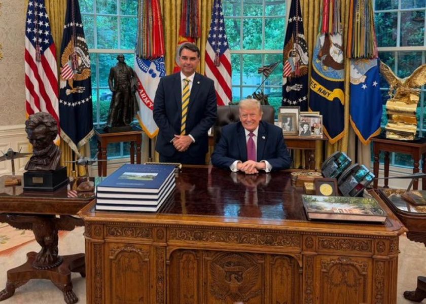 Trump recibe a Flávio Bolsonaro en la Casa Blanca para respaldar su candidatura
