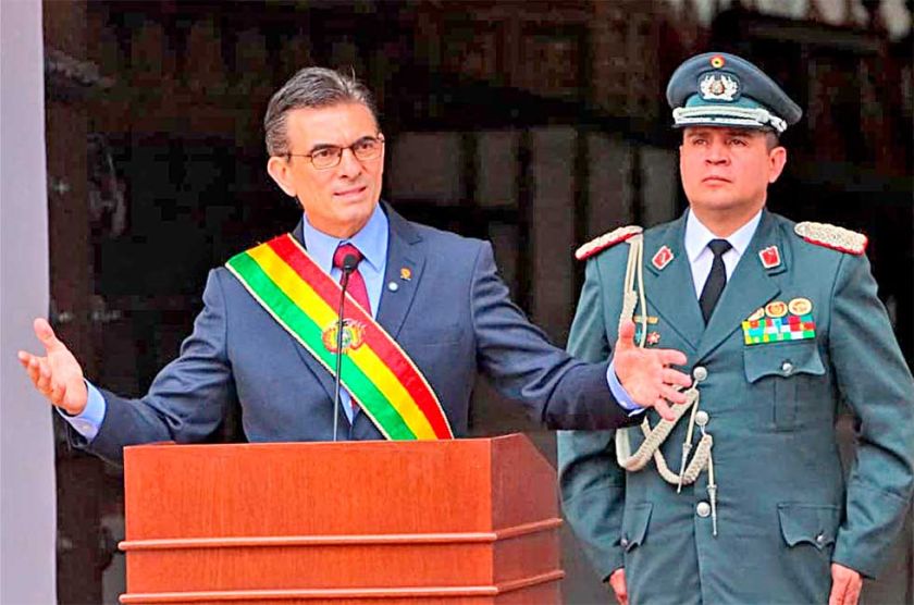 Cuestionan que solo el Presidente  y sus ministros bajen sus salarios