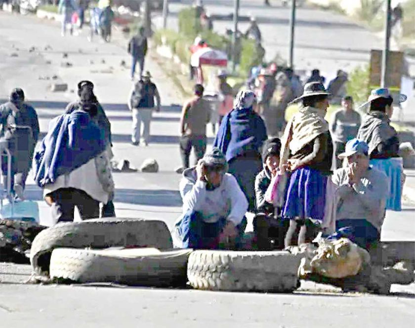 Cívicos exigirán a Paz aplicar la Constitución