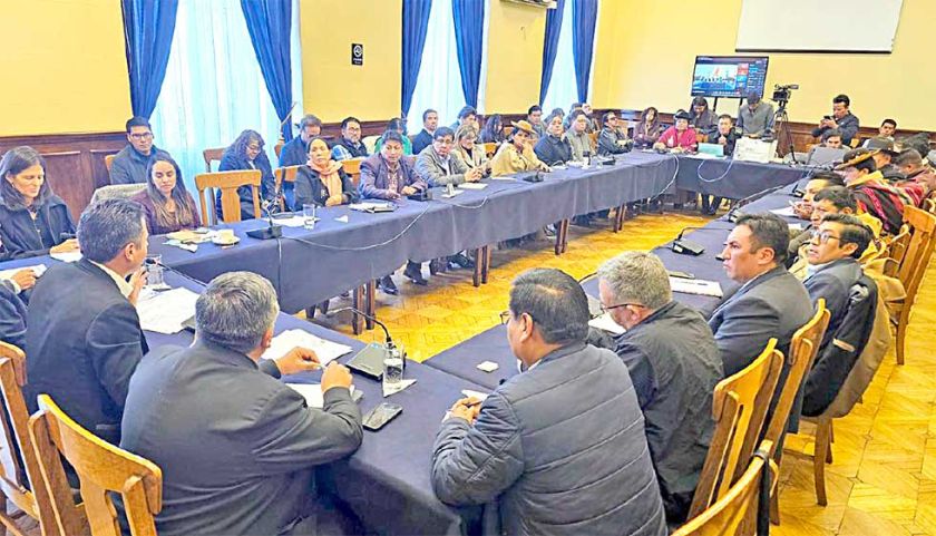 Comisión de Diálogo abre puerta de negociación para resolver la crisis