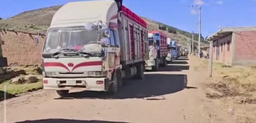 Al menos 37 camiones varados con carga de pollo por los bloqueos