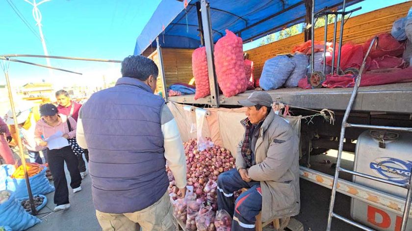 Alcalde dice que existe abastecimiento y anuncia control de los precios