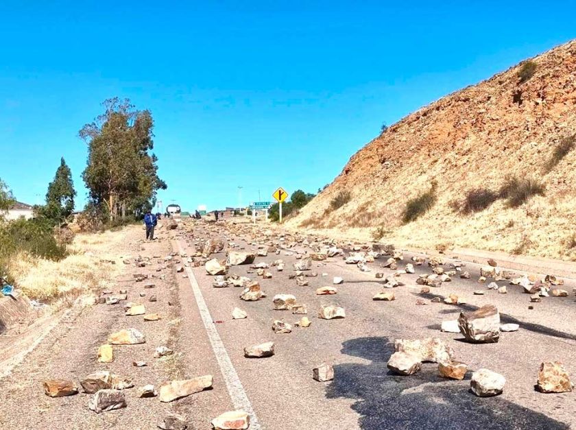 Potosí enfrenta dos semanas de  bloqueos con daño a su economía
