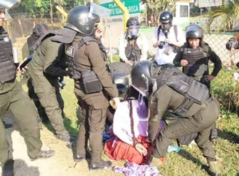 Santa cruz: Interceptan a mujer con Bs 14.000 durante operativo policial