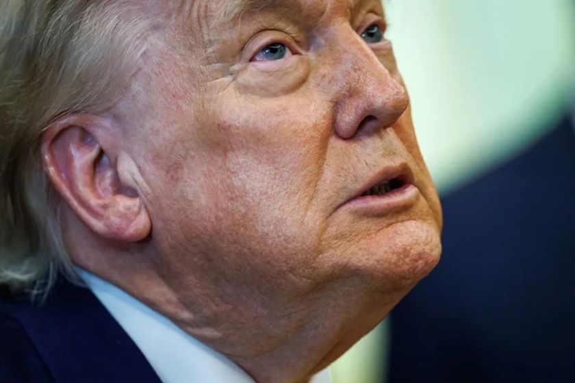 Trump sobre los contactos entre Zelenski y Putin: «Dejen que ellos negocien»