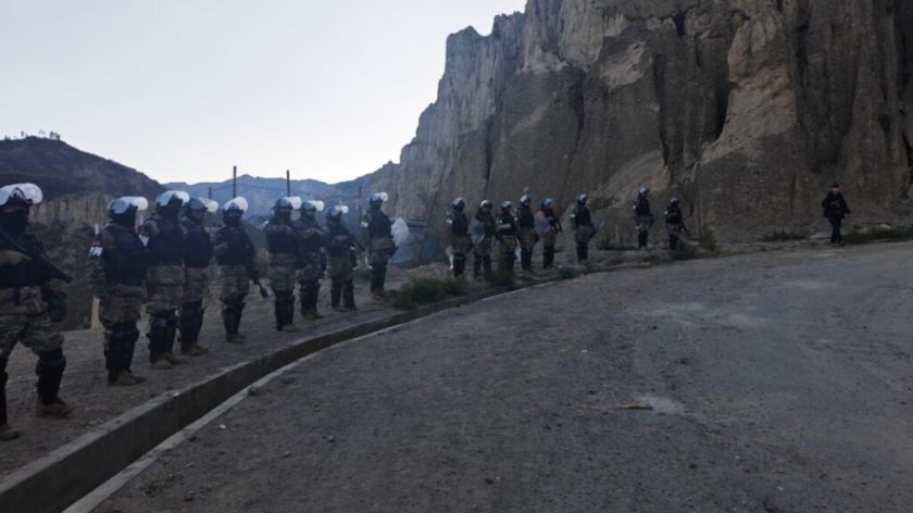 Desbloquean la ruta Río Abajo-La Paz en operativo de militares y policías
