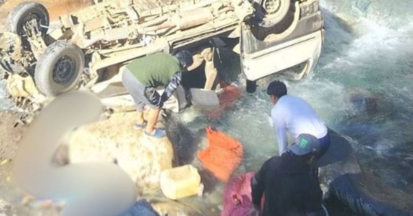 Santa Cruz: Tragedia en Quime minibús cae a un barranco y deja cuatro fallecidos