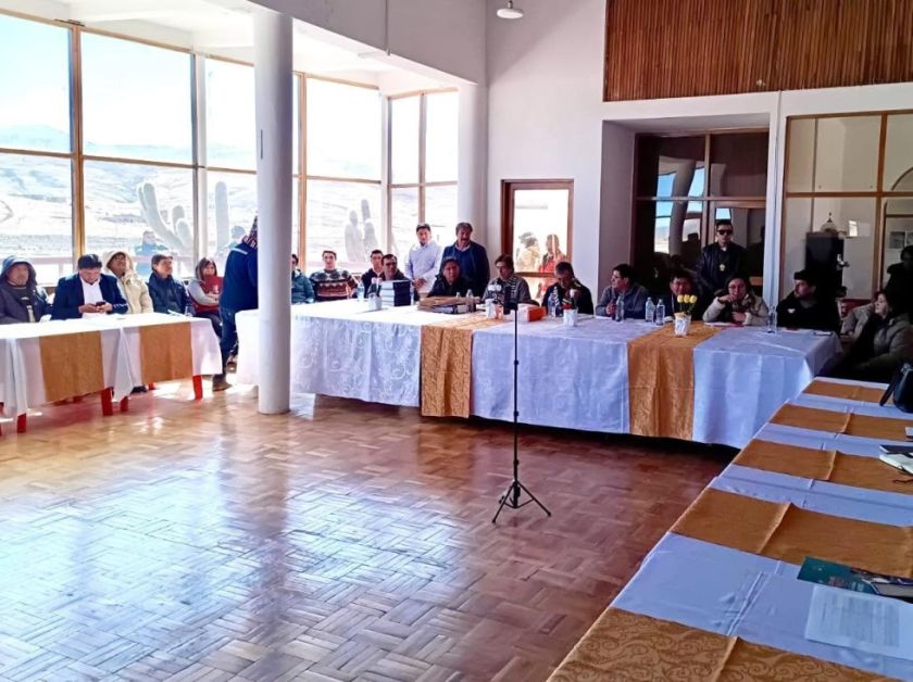 Firman acuerdo para la pacificación en Potosí con presencia de ministros