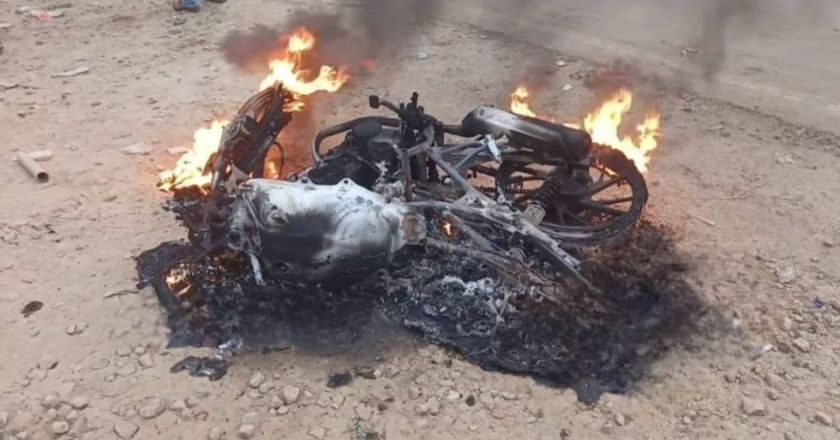 Reportan quema de motocicletas en operativo de desbloqueo en ruta Santa Cruz–Beni