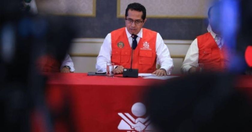 Autoridad electoral de Perú reporta quince incidencias y rechaza las narrativa de fraude