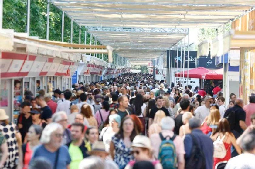 El ‘romantasy’ triunfa en la Feria del Libro de Madrid