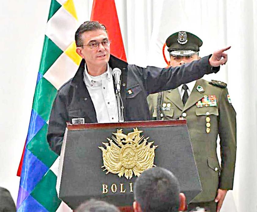 Van 40 días de conflicto y 7 meses de Paz en el poder