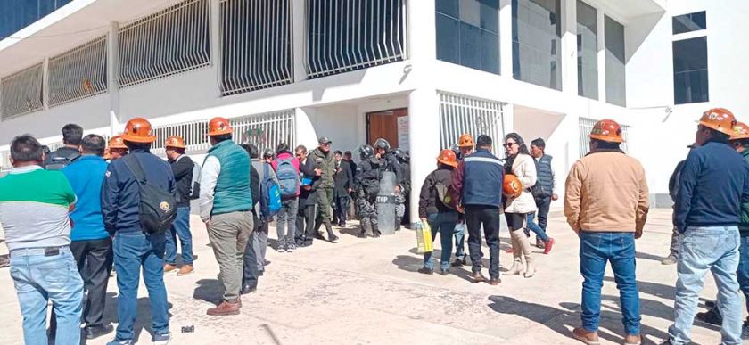 Denuncian que los bloqueos están asfixiando la economía de Potosí