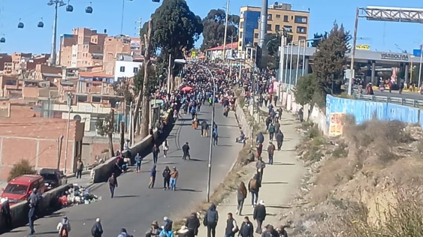 La marcha de la COB y campesinos se dirige al centro de La Paz