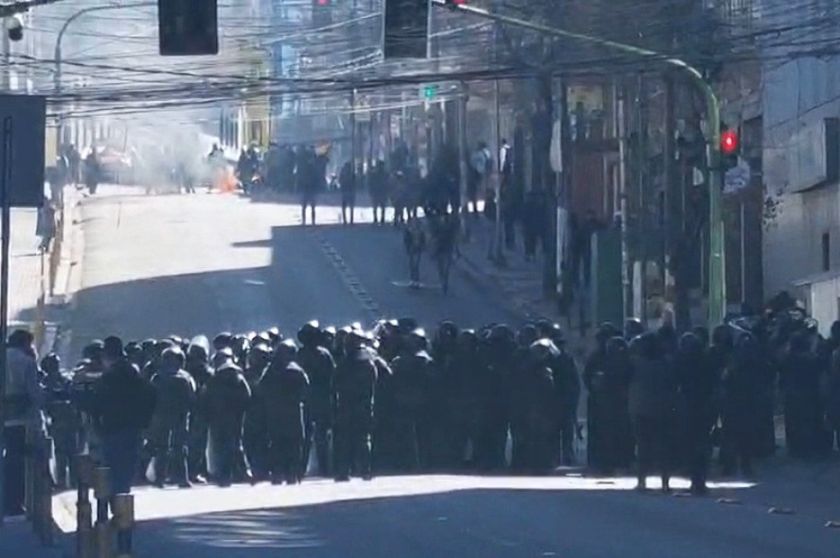 La Paz: Jornada de protestas y enfrentamientos deja varios aprehendidos
