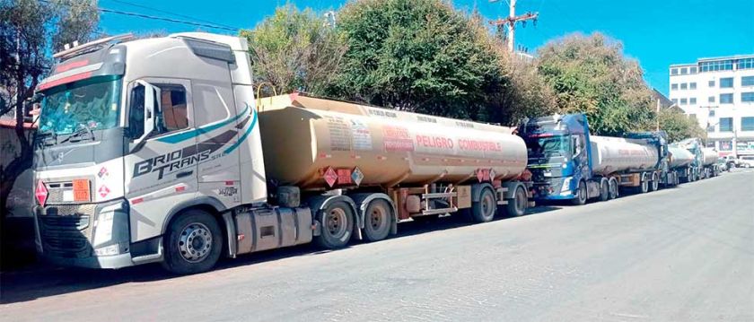 Bloqueos de caminos generan crisis de gasolina en la ciudad de Potosí