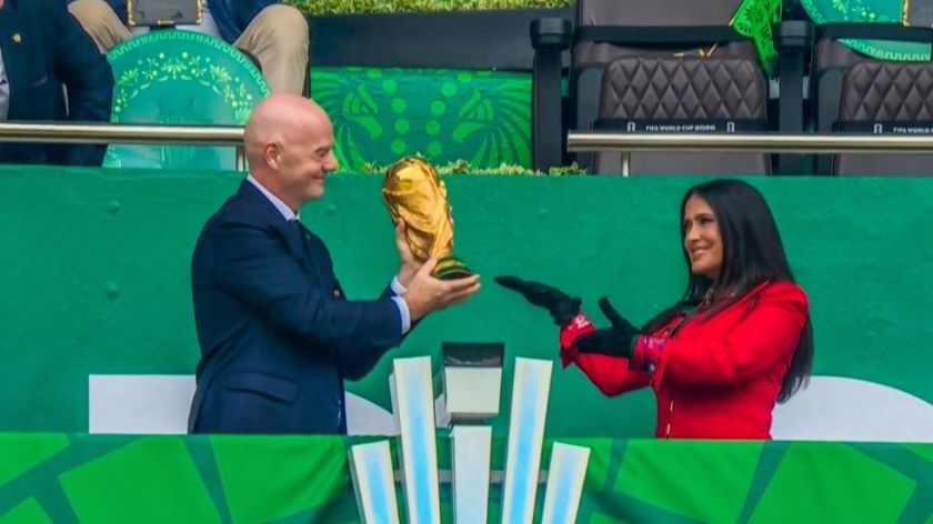La actriz Salma Hayek estuvo como embajadora de la apertura al Mundial 2026