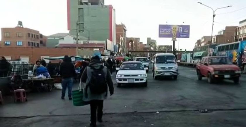 Vuelve el tránsito vehicular en distintas zonas de El Alto, entre ellas Río Seco y Alto Lima