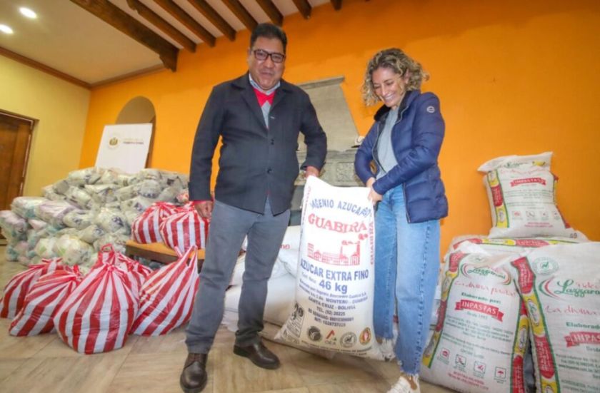 Primera Dama entrega 1,2 toneladas de alimentos para familias de zonas alejadas de El Alto