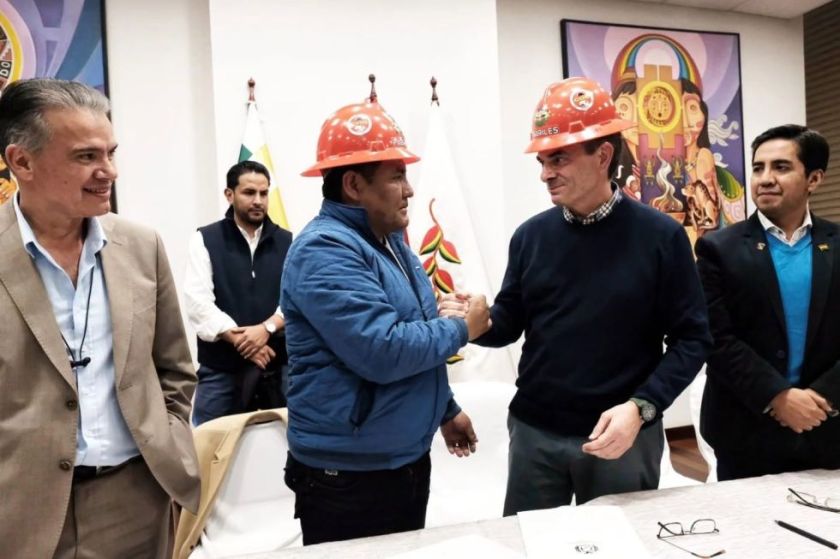 Paz se reúne con fabriles y acuerda agenda para generación de empleos