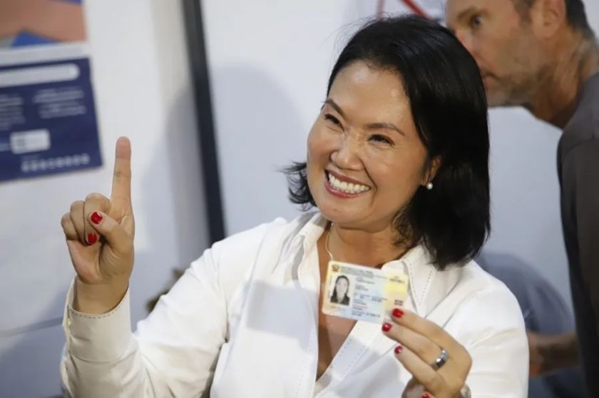 Fujimori se aleja de Sánchez y su ventaja supera los 18.000 votos al 98,59 % del escrutinio en Perú