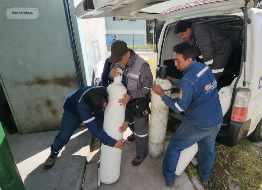 Gobierno informó que la UMSA envió botellones de oxigeno a hospitales de La Paz y El Alto