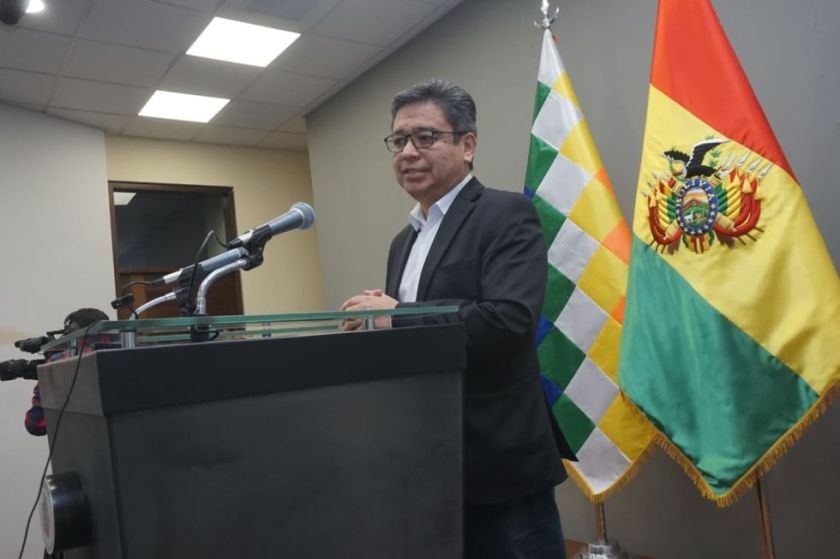Gobierno afirma que analizará demandas de la COB