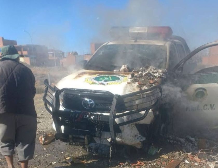 Envían a prisión preventiva a implicado en la quema de vehículo policial en El Alto