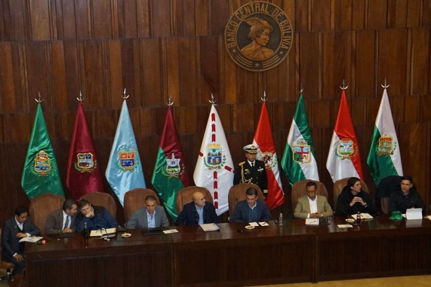 Gobierno y COB declaran cuarto intermedio tras iniciar diálogo por crisis de bloqueos