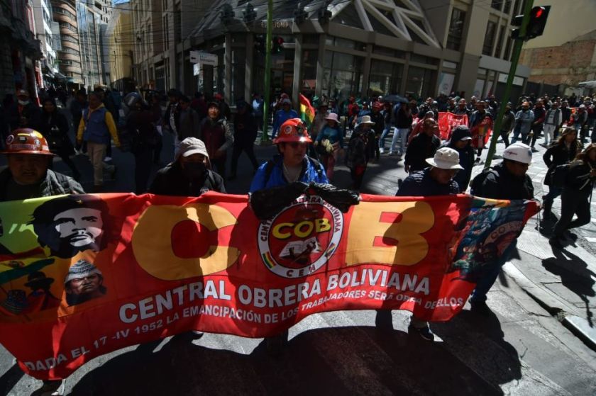 Pese a acercamientos con el Gobierno, la COB mantiene sus medidas de presión