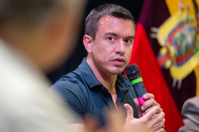Noboa da inmunidad a los extranjeros que colaboren en la «guerra» contra las bandas criminales en Ecuador