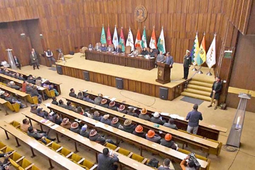 Casi 50 días después, el diálogo se alarga y los bloqueos siguen