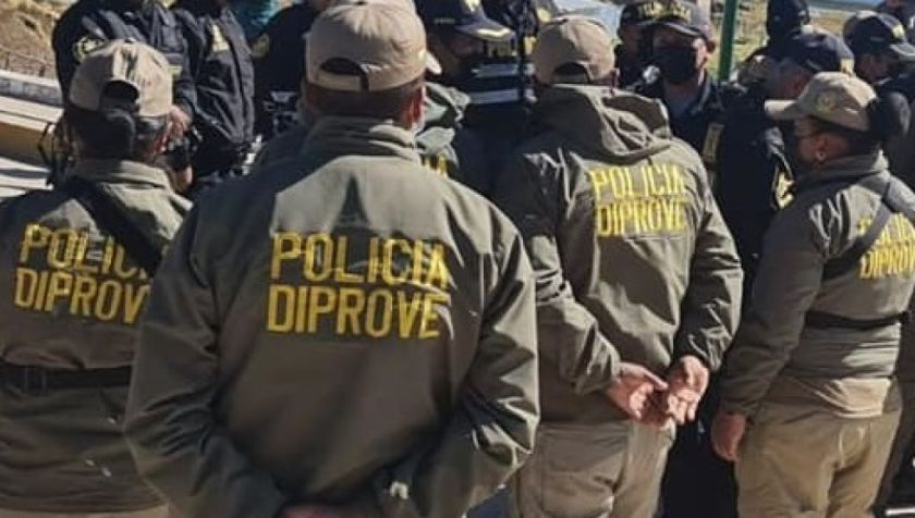 La Paz: Presunto ladrón de autopartes ataca a efectivos y se da a la fuga