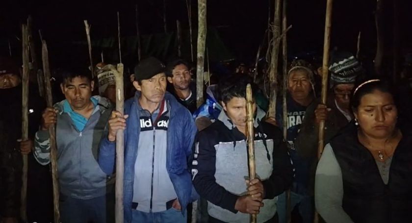 Cocaleros desafían el Estado de excepción y mantienen sus bloqueos
