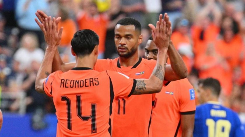 Países Bajos arrolla a Suecia por 5-1