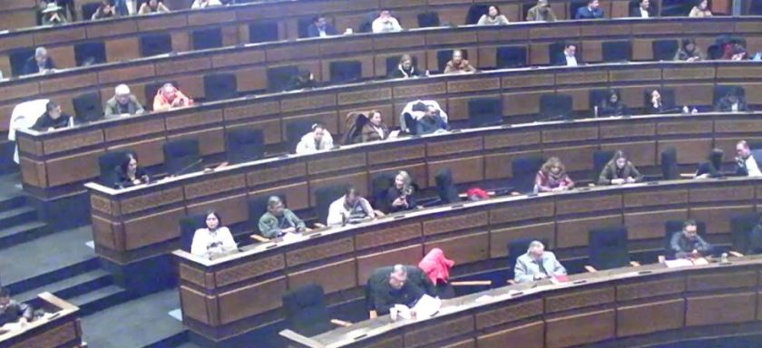Parlamentarios cuestionan convocatoria de Lara y advierten irregularidades en la Asamblea