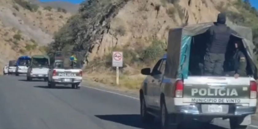 Policía y FFAA activan operativo para despejar la ruta entre Cochabamba con el occidente