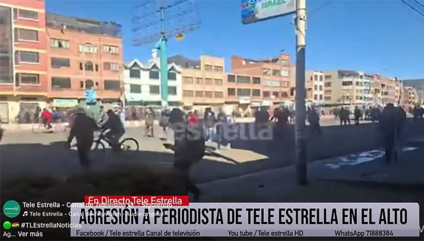  Una reportera fue agredida e interrumpió su transmisión en un punto de bloqueo de El Alto