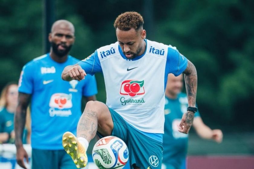 Ancelotti deja a Neymar en el banco 