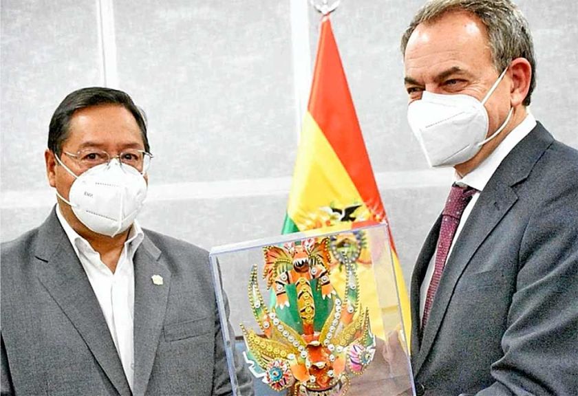 Denuncian a Zapatero, Arce y 10 personas más