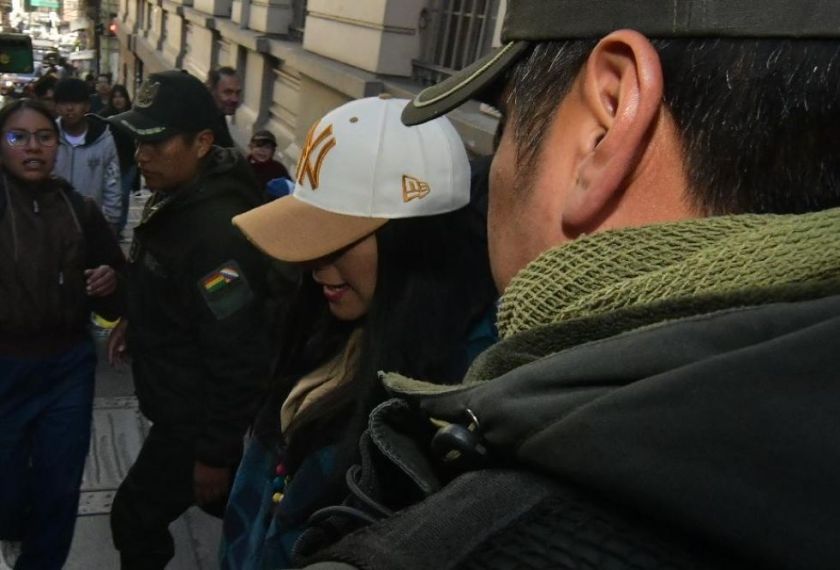 Wilma Alanoca se defenderá en libertad con medidas sustitutivas