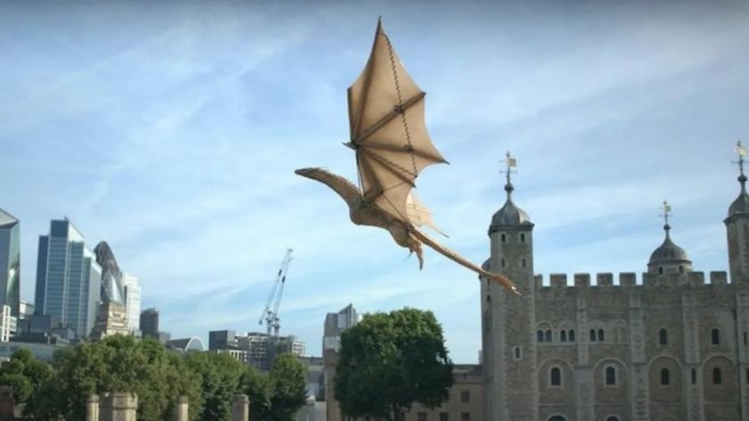 Un dragón gigante sobrevoló en el cielo de Londres