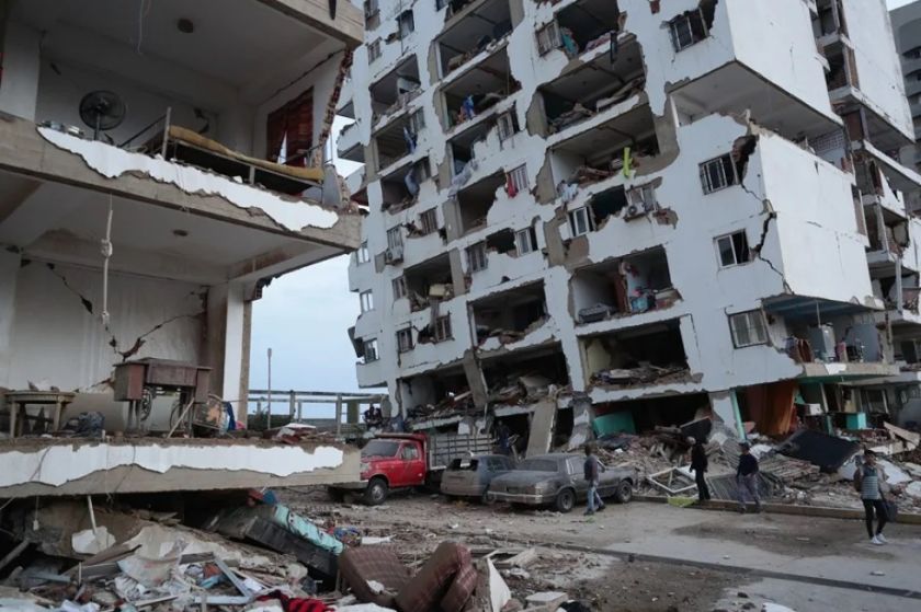 El mundo se vuelca sobre Venezuela con equipos de rescate y ayuda humanitaria
