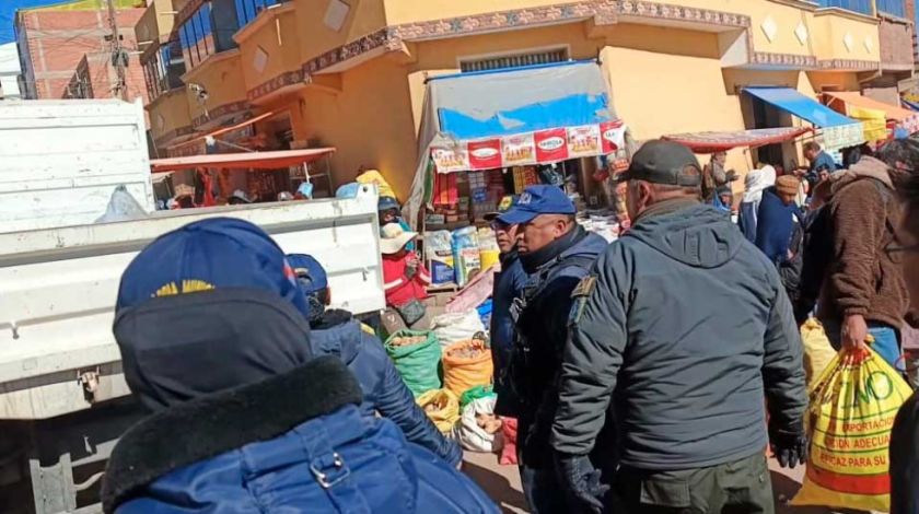 Intendencia cumple operativos de control en el Mercado Uyuni