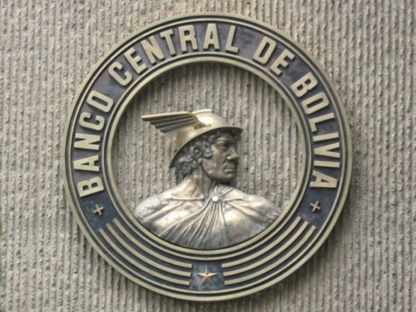 Desde el lunes el BCB fija en Bs 9,73 el dólar en tipo de cambio