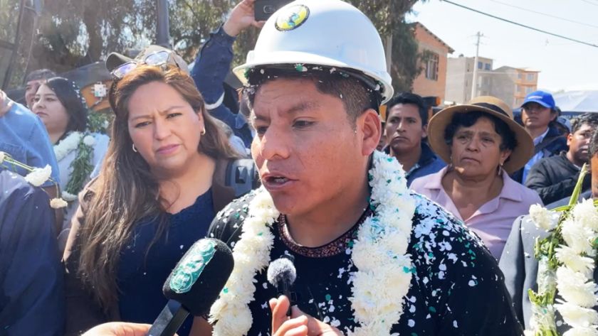Gobernador Loza afirmó que cambio flexible favorece a amigos del Gobierno