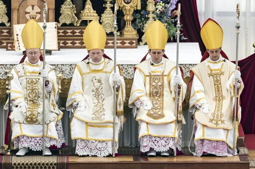 Los «lefebvrianos» ordenan a cuatro obispos sin permiso del Papa